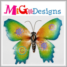 Décoration murale en métal et en verre avec des papillons de couleur vive